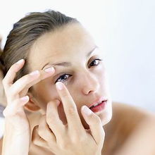 摘隐形眼镜的技巧有吗?